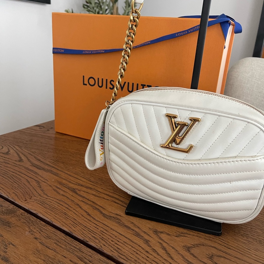 Louis Vuitton Wave Camera-  quilted leather